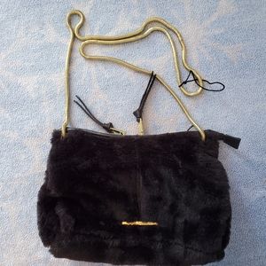  Steve Madden BKIANA Faux Fur Crossbody bag purse fuzzy handbag black & gold